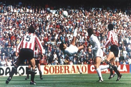 Hugo Sánchez, a 25 años de su mejor chilena