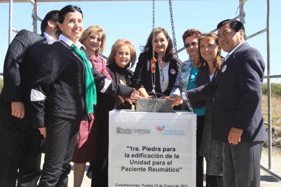 Mario Marín colocó la primera piedra de la Unidad del Paciente Reumático
