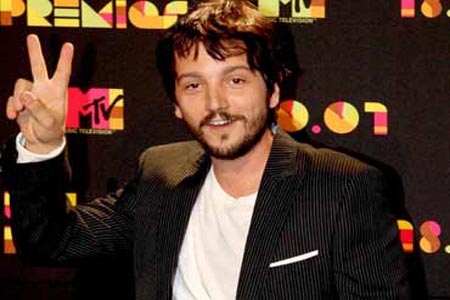 Diego Luna se fracturó el hombro