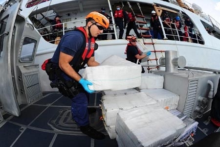 EU asegura cocaína con valor de 17 mdd en aguas del Caribe