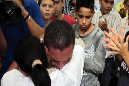Hondureña halla en NL a su hijo migrante seis años después