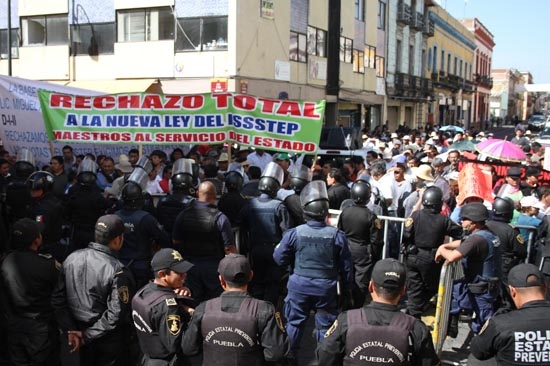 Disidentes del SNTE 51 contra reforma al ISSSTEP; CENHCH se fue a paro activo