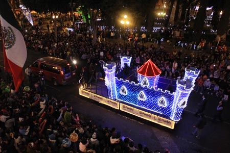 Desfile de Día de Reyes por las calles de Puebla