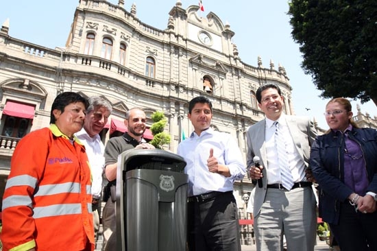 Ayuntamiento de Puebla coloca 8 mil 500 botes de basura que costaron 12 mdp