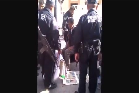 Video: policías de Tehuacán atacan a hombre por protestar por inseguridad