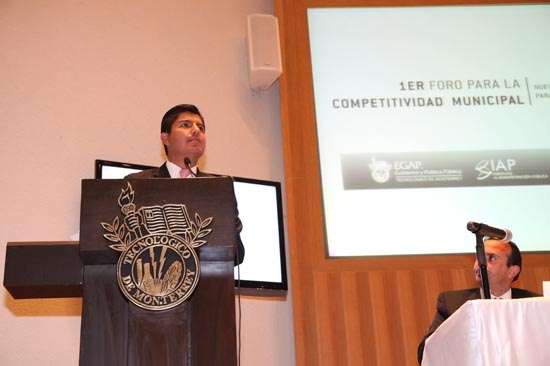 Eduardo Rivera expone Mil Calles en foro del Tecnológico de Monterrey