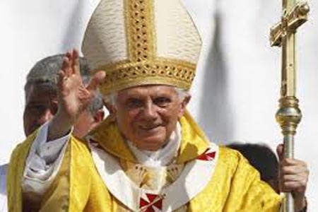 Promueven #elaplausomaslargo para despedir al Papa Benedicto XVI