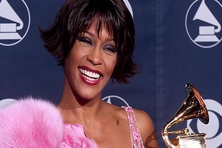 Whitney Houston encabeza ventas en iTunes