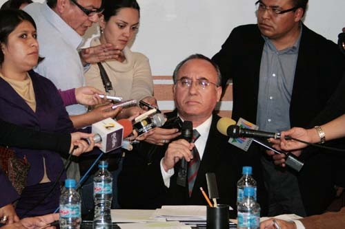 Gobierno asegura que no habrá aumento al pasaje por el momento