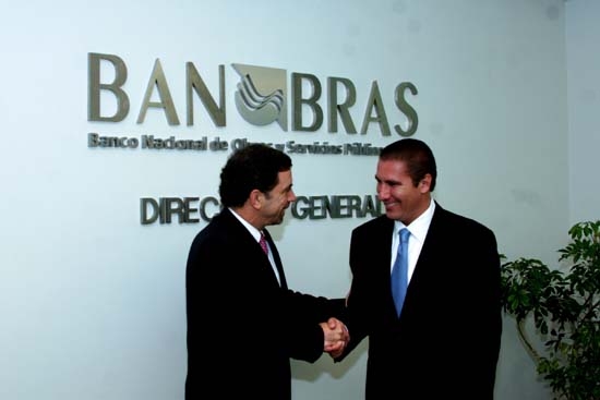 Moreno Valle presenta proyectos a Banobras