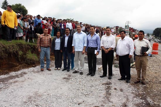 RMV supervisa infraestructura carretera y de salud en la Sierra Nororiental de Puebla