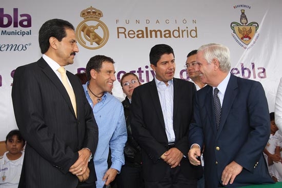 Abren escuela Socio-Deportiva del Real Madrid en Puebla
