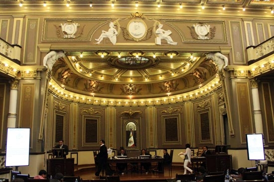 Diputados de Puebla se resisten a hacer públicas entrevistas a aspirantes a la CAIP