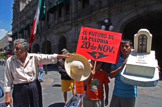 Colonos de la 20 de Noviembre se manifiestan contra viaducto Santa Ana