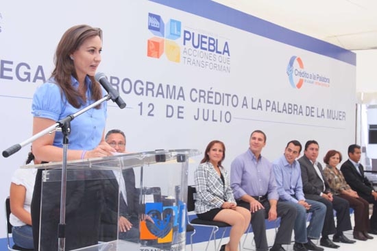Programa Crédito a la Palabra de la Mujer entrega recursos a 500 beneficiarias