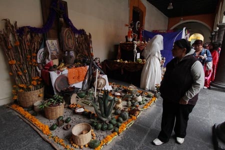 Ofrendas en Casa de Cultura, tradición y culto a los muertos