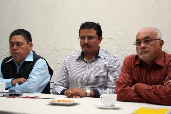 Tribus del PRD tratan de frenar imposición de Moreno Valle