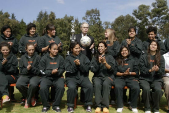 Rector de la UDLAP recibió a equipo femenil de futbol, bicampeón de la Liga Mayor 2013