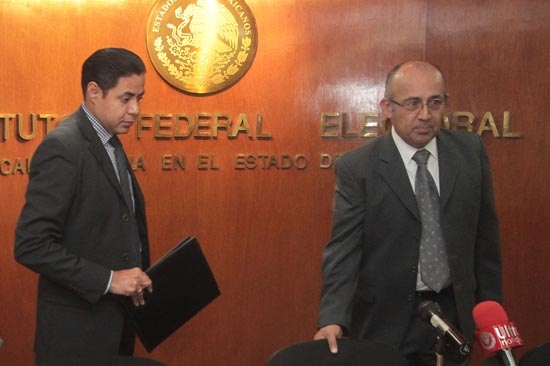 Consejeros del IFE en Puebla se defienden y dicen que no se van