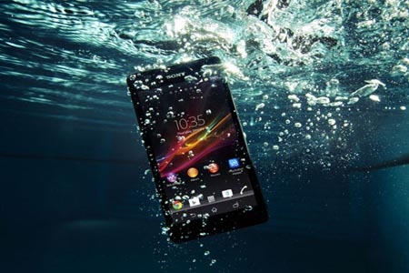 Sony presentó primer smartphone resistente al agua