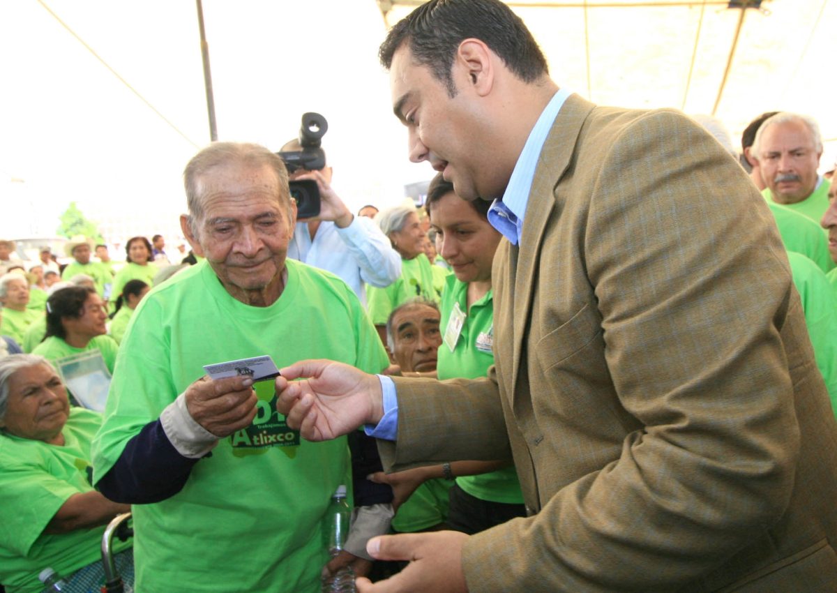 DIF Estatal atiende 163 mil 354 personas con sus tarjetas de beneficios TIB y Crenaped