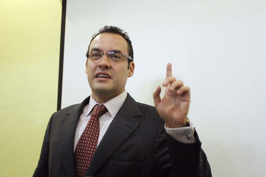 Guillermo Deloya critica método de elección del líder del PRI; pero no declinará
