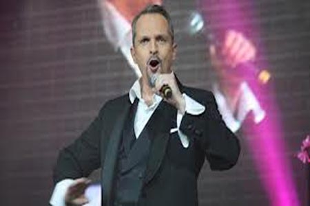Miguel Bosé regresa a Puebla el 18 de mayo, con su gira “Papitwo”