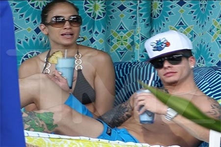 JLo rechaza sentirse vieja ante su novio