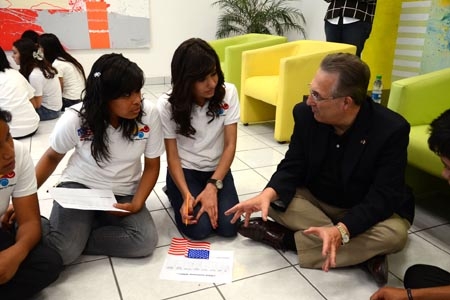 Embajador de EU en México visitó Centro de Autoacceso de Lenguas Extranjeras BUAP