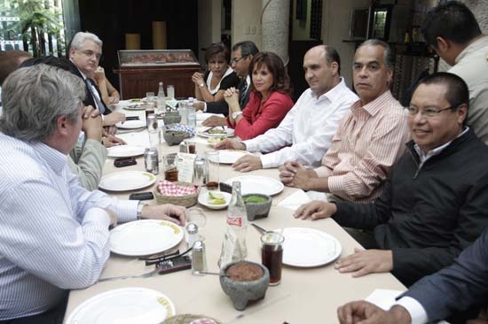 Se crea el bloque Antizavalista; están en él Alcalá, Pérez Salazar, entre otros.