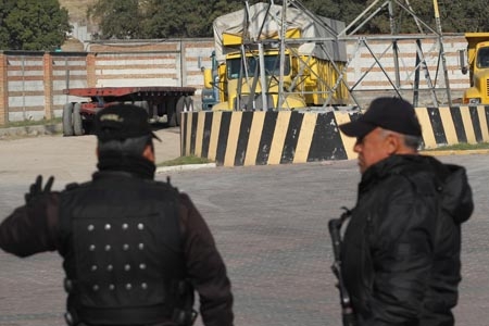 Policía Estatal localizó en un motel un camión con combustible robado