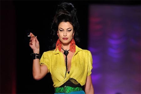 Amy Winehouse homenajeada en paserela de Gaultier