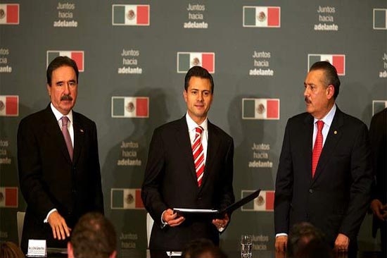 Peña Nieto propone suprimir dos secretarías y crear un ente anticorrupción