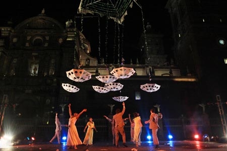 Voalá Project se presentó en el atrio de la Catedral de Puebla