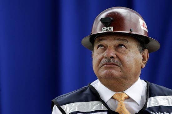 Migrantes hacen campaña contra Carlos Slim en Estados Unidos