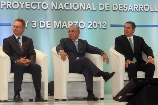 Colegio Nacional de Economistas critica a Felipe Calderón