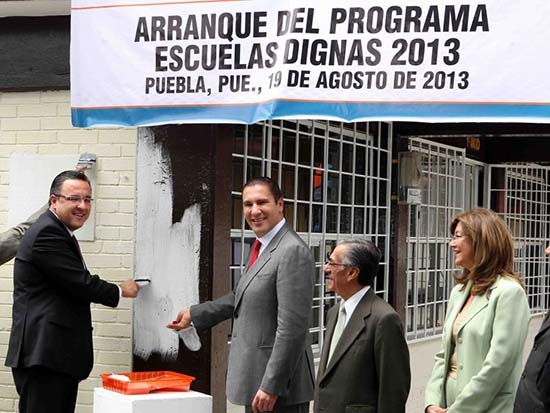 Moreno Valle pone en marcha programa Escuela Digna 2013