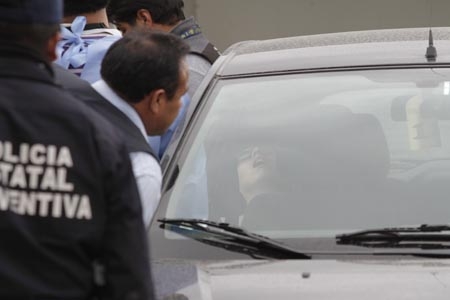 Hallan cadáver de un joven al interior de vehículo en el Periférico