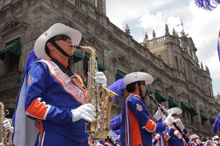 Bandas de Música, su colorido en las calles de Puebla
