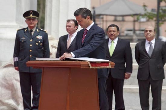Ley de Telecomunicaciones mejorará servicios y bajará precios: EPN