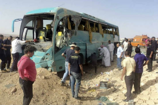 Se voltea autobús con turistas mexicanos en Egipto; seis muertos