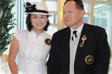 Millonario ofrece 65 millones de dólares si conquistan a su hija