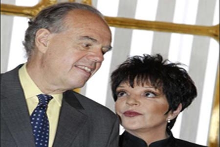 Liza Minelli, condecorada en Francia