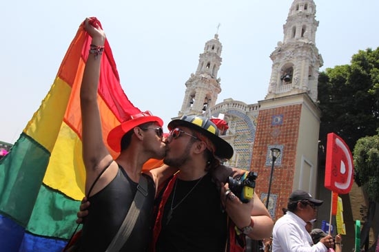 Besatón contra la homofobia, este 17 de mayo en el zócalo de Puebla