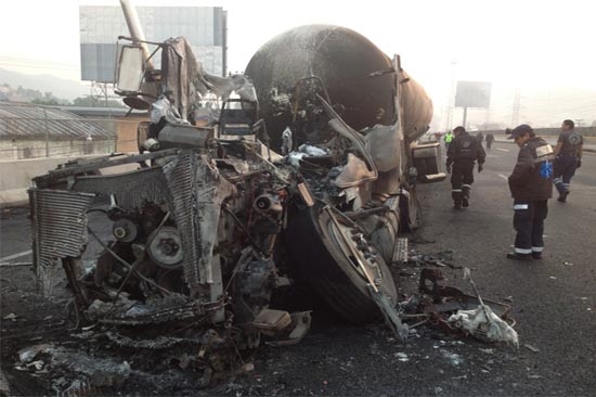 Explosión de pipa de gas en Xalostoc deja 20 muertos y 36 heridos