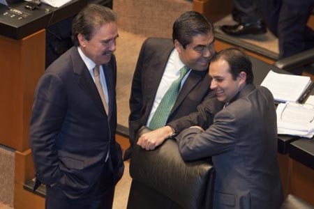 Senadores “madrugan” al Pacto y lanzan propuesta de reforma política