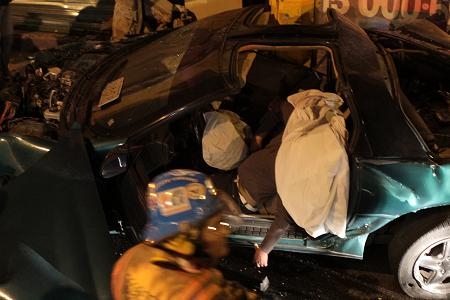 Vehículo a exceso de velocidad se impactó contra un poste en la 11 Sur; dos muertos