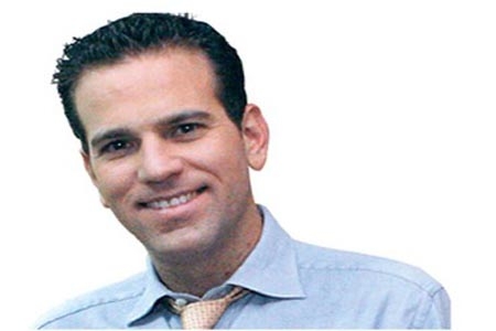 Loret de Mola crucificado por defender a Peña Nieto