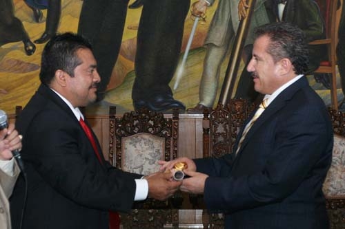 Enrique Agüera recibió Cédula Real del municipio de Atlixco