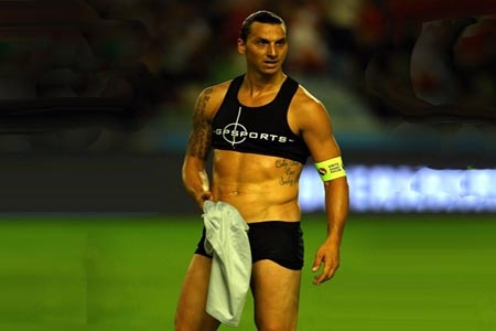 Zlatan Ibrahimovic causa polémica con bikini